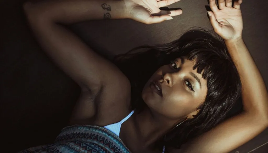 Ditching the Dark Shadows: A Dermatologist’s Guide to Brightening Your Underarms Before Summer